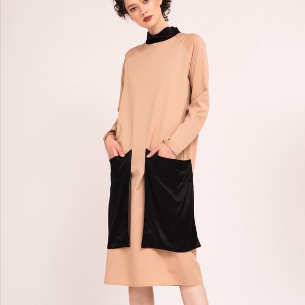 Dress with oversized pockets